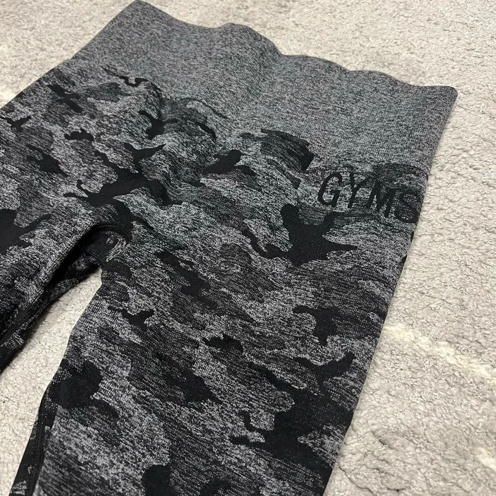 Gymshark Dark Gray Camo Seamless Leggings - Workout Pants sz Med - Picture 2 of 5